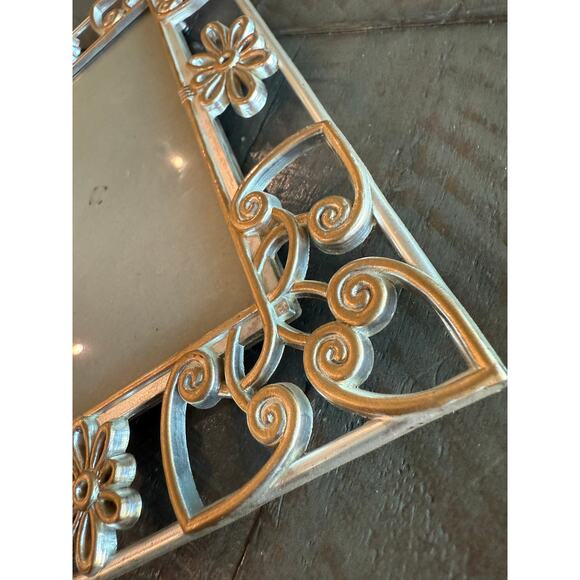 Elsa L Vintage Gold & Silver Tone Frame 5"x7" Hearts & Daisies 9.5"x7.5" - Picture 6 of 7